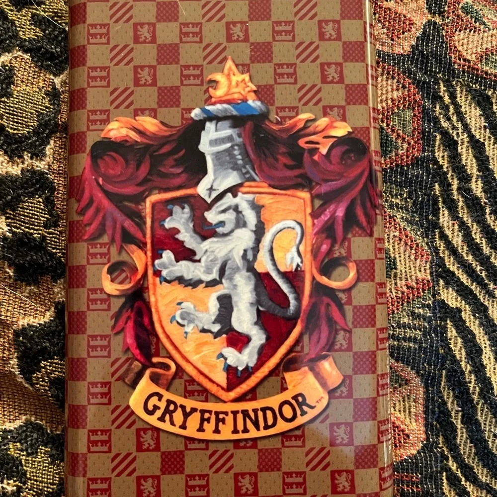HARRY  POTTER GRYFFINDOR iPhone 6s,6 7 ,8 not plus see pics for Measurments